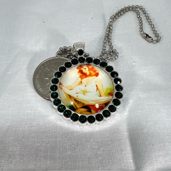 Retro handmade Vintage Pinup Necklace surrounded in Gorgeous Green CZ Stones - Picture 11 of 13